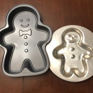 2 gingerbread men cake pans